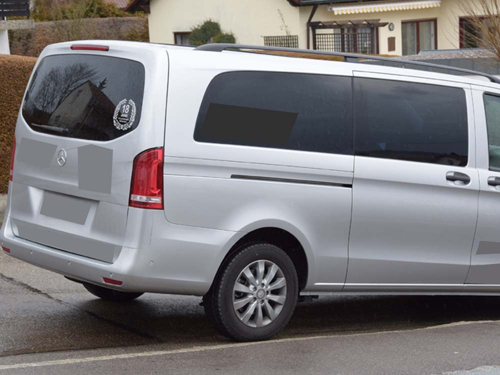 Tönungsfolie passgenau zugeschnitten und professionell montiert auf Mercedes Vito W447 – Beispiel mit FVB Carbon Folie