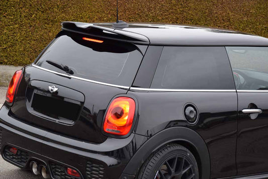Tönungsfolie passgenau zugeschnitten und professionell montiert auf MINI Cooper F56 – Beispiel mit FVB Carbon Folie