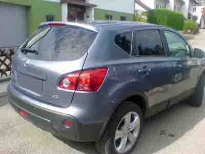 Tönungsfolie passgenau zugeschnitten und professionell montiert auf Nissan Qasqai J10 – Beispiel mit FVB Carbon Folie