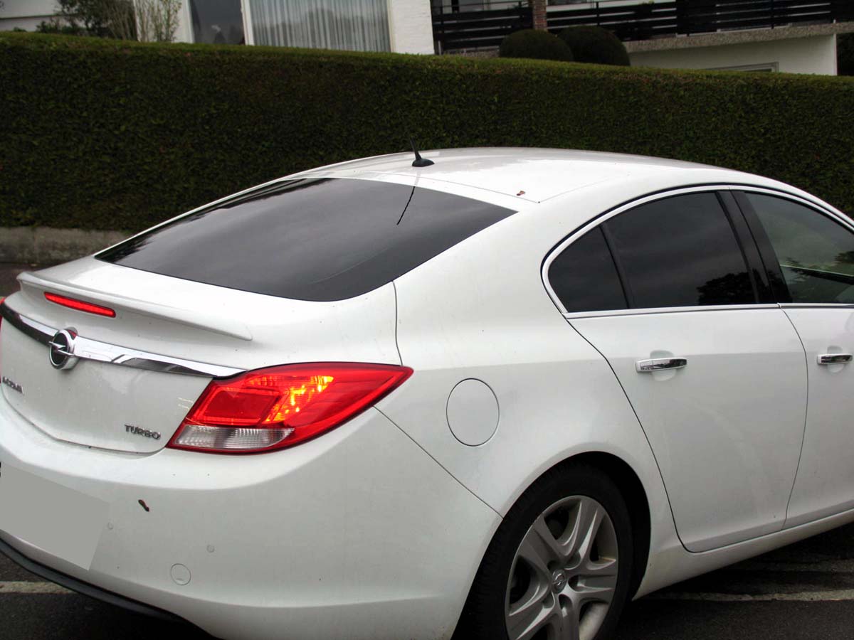 Tönungsfolie passgenau zugeschnitten und professionell montiert auf Opel Insignia A – Beispiel mit FVB Carbon Folie