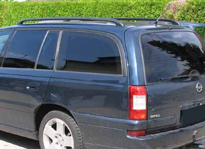 Tönungsfolie passgenau zugeschnitten und professionell montiert auf Opel Vectra B Omega – Beispiel mit FVB Carbon Folie