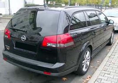 Tönungsfolie passgenau zugeschnitten und professionell montiert auf Opel Vectra C Caravan – Beispiel mit FVB Carbon Folie