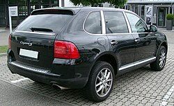 Tönungsfolie passgenau zugeschnitten und professionell montiert auf Porsche Cayenne – Beispiel mit FVB Carbon Folie