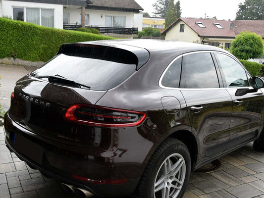 Tönungsfolie passgenau zugeschnitten und professionell montiert auf Porsche Macan – Beispiel mit FVB Carbon Folie