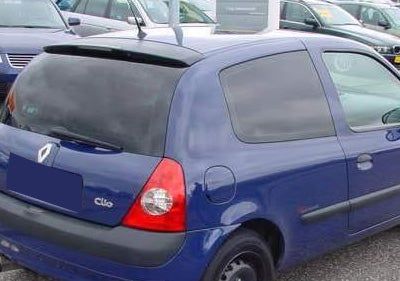 Tönungsfolie passgenau zugeschnitten und professionell montiert auf Renault Clio B 3-Türer – Beispiel mit FVB Carbon Folie