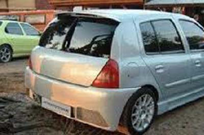 Tönungsfolie passgenau zugeschnitten und professionell montiert auf Renault Clio B 5-Türer – Beispiel mit FVB Carbon Folie