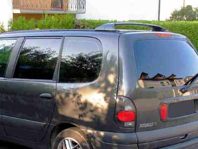 Tönungsfolie passgenau zugeschnitten und professionell montiert auf Renault Espace 3 – Beispiel mit FVB Carbon Folie