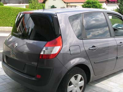 Tönungsfolie passgenau zugeschnitten und professionell montiert auf Renault Scenic JM – Beispiel mit FVB Carbon Folie