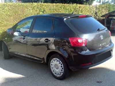 Tönungsfolie passgenau zugeschnitten und professionell montiert auf Seat Ibiza 6J – Beispiel mit FVB Carbon Folie