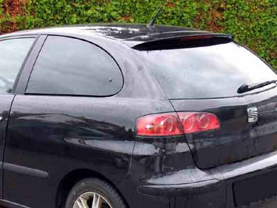 Tönungsfolie passgenau zugeschnitten und professionell montiert auf Seat Ibiza 6L – Beispiel mit FVB Carbon Folie