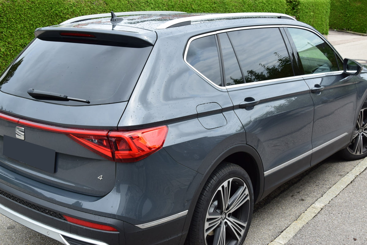 Tönungsfolie passgenau zugeschnitten und professionell montiert auf Seat Tarraco – Beispiel mit FVB Carbon Folie