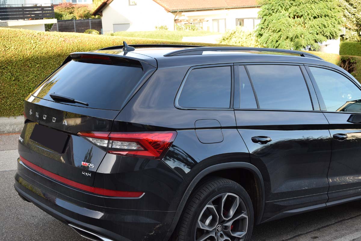 Tönungsfolie passgenau zugeschnitten und professionell montiert auf Skoda Kodiaq – Beispiel mit FVB Carbon Folie