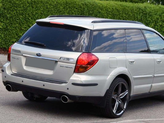 Tönungsfolie passgenau zugeschnitten und professionell montiert auf Subaru Outback – Beispiel mit FVB Carbon Folie