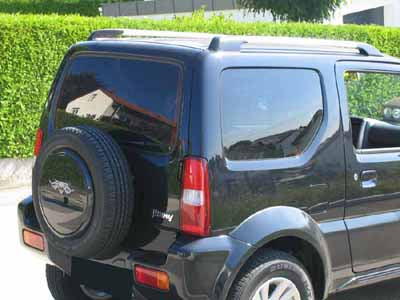 Tönungsfolie passgenau zugeschnitten und professionell montiert auf Suzuki Jimny – Beispiel mit FVB Carbon Folie