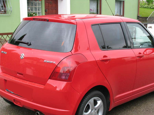 Tönungsfolie passgenau zugeschnitten und professionell montiert auf Suzuki Swift MZ 5-Türer – Beispiel mit FVB Carbon Folie