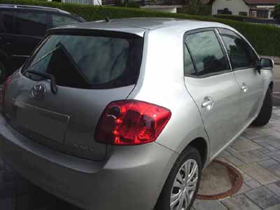 Tönungsfolie passgenau zugeschnitten und professionell montiert auf Toyota Auris E15 – Beispiel mit FVB Carbon Folie