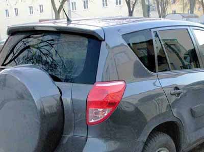 Tönungsfolie passgenau zugeschnitten und professionell montiert auf Toyota RAV4 XA3 – Beispiel mit FVB Carbon Folie