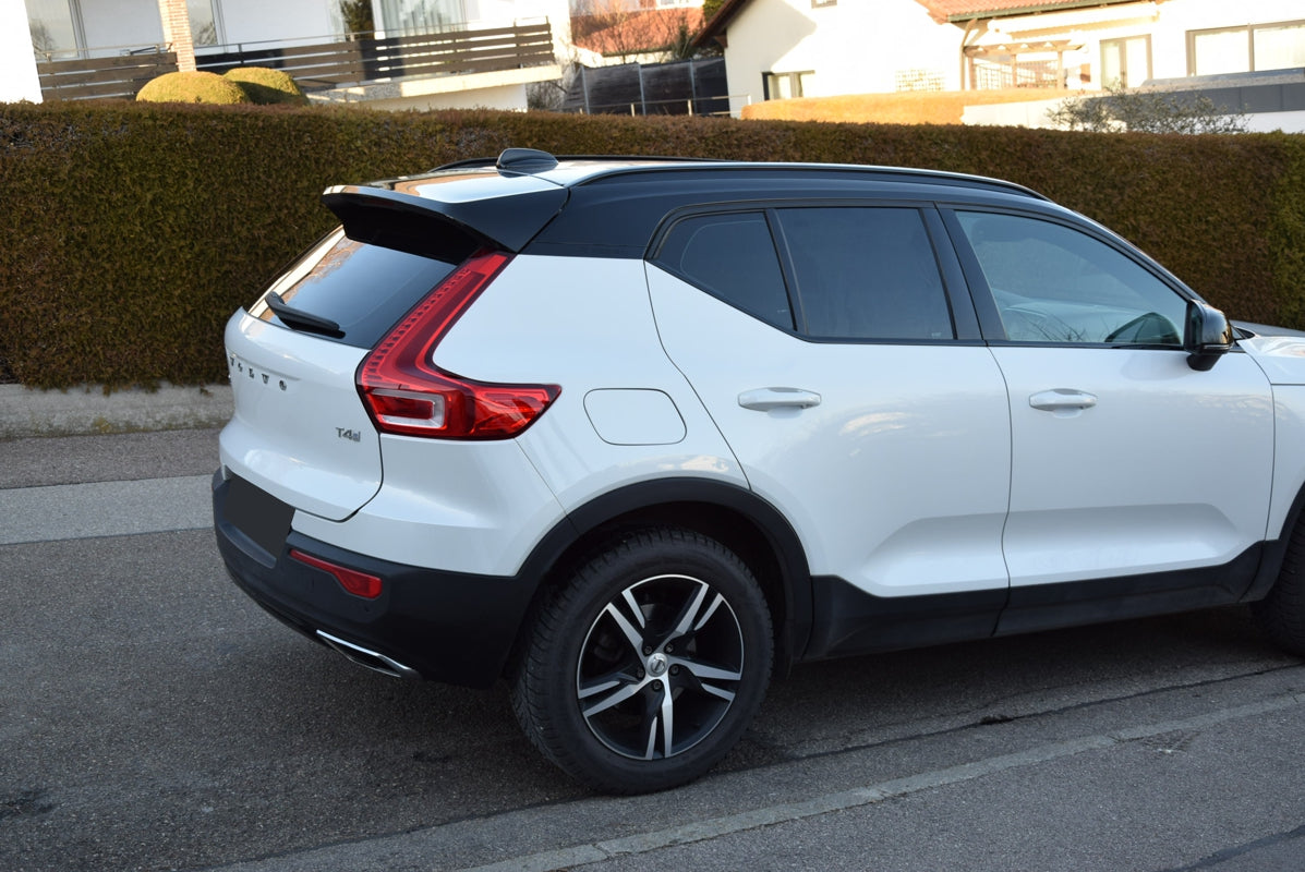 Tönungsfolie passgenau zugeschnitten und professionell montiert auf XC40 – Beispiel mit FVB Carbon Folie