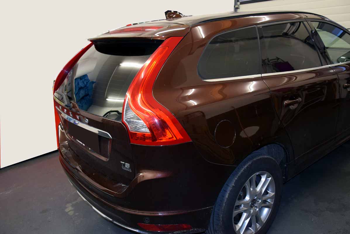 Tönungsfolie passgenau zugeschnitten und professionell montiert auf XC60 – Beispiel mit FVB Carbon Folie