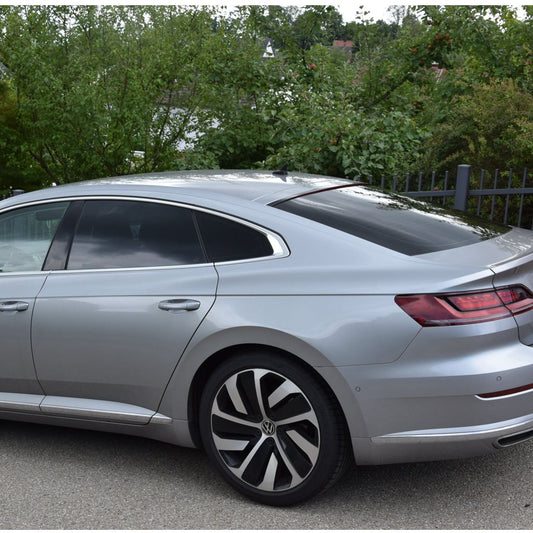 Tönungsfolie passgenau zugeschnitten und professionell montiert auf VW Arteon – Beispiel mit FVB Carbon Folie