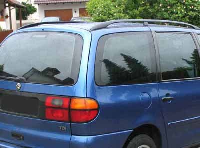 Tönungsfolie passgenau zugeschnitten und professionell montiert auf VW Sharan 7M8 – Beispiel mit FVB Carbon Folie