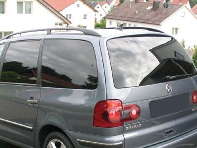 Tönungsfolie passgenau zugeschnitten und professionell montiert auf VW Sharan 7M9 – Beispiel mit FVB Carbon Folie