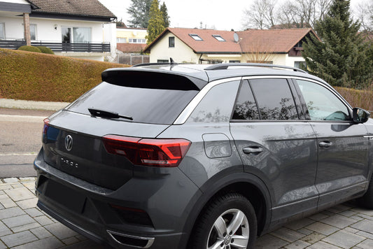 Tönungsfolie passgenau zugeschnitten und professionell montiert auf VW T-ROC – Beispiel mit FVB Carbon Folie