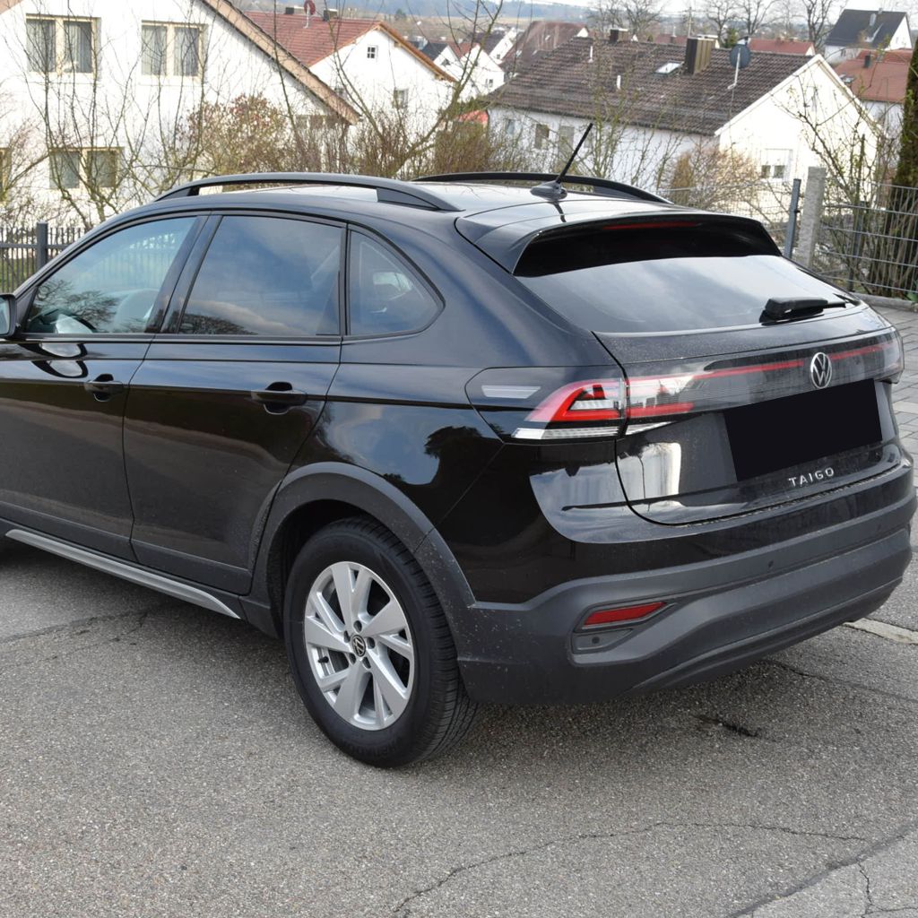 Tönungsfolie passgenau zugeschnitten und professionell montiert auf VW Taigo – Beispiel mit FVB Carbon Folie