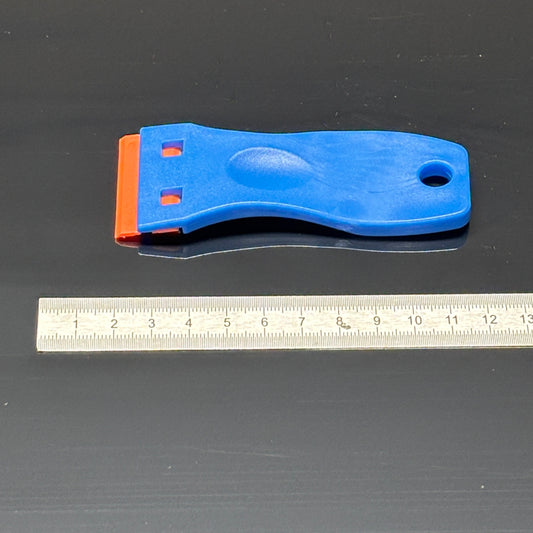 Kunststoff-Glasschaber zur Scheibenreinigung